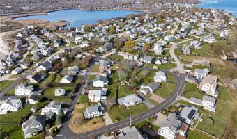 21 Namcook Rd, Narragansett, RI 02882