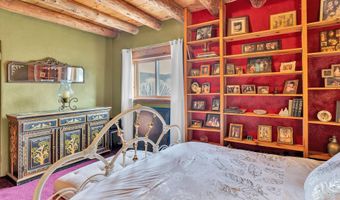 42 A And B Arroyo Hondo Seco Rd, Arroyo Hondo, NM 87513