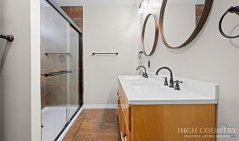 830 W Tweetsie Ln, Banner Elk, NC 28604
