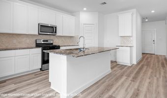 517 Robin St, Angleton, TX 77515