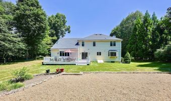 8 Pilgrim Rd, Ashland, MA 01721