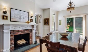 245 Eustis Ave B, Newport, RI 02840
