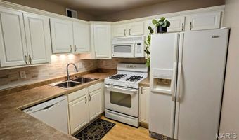 1034 Alpine Ridge Dr G2, Ballwin, MO 63021