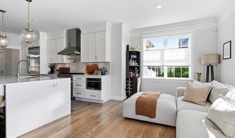 112 Farmington Cir, Agawam, MA 01030