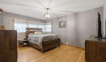 912 W Pleasant St, Aurora, MO 65605