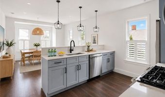 8 Cross St 2, Newport, RI 02840