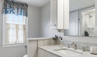 5 Old Manchester Rd, Amherst, NH 03031