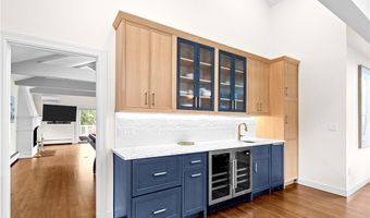 1 Harborview Dr, Newport, RI 02840