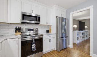 18 Vale Rd, Brookfield, CT 06804
