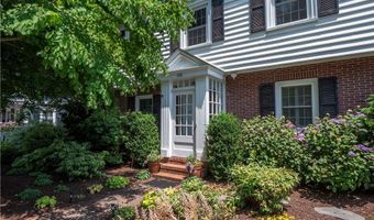 198 Gibbs Ave, Newport, RI 02840