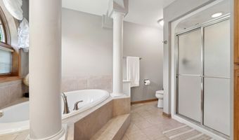 228 E THORNBROOK Ln, Appleton, WI 54913