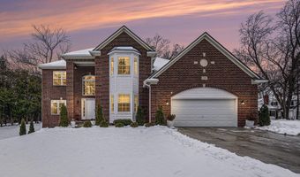 1360 Fairlane Dr, Ann Arbor, MI 48104