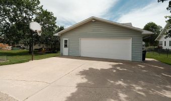804 6th Ave, Alton, IA 51003