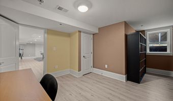 9715 SINGLETON Dr, Bethesda, MD 20817