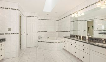 225 Linwood Ln, Aurora, OH 44202