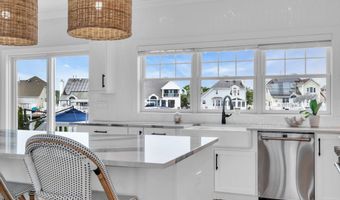 33 Amherst Dr, Bayville, NJ 08721