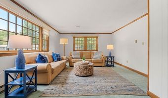 6 Lancaster Pl, Andover, MA 01810
