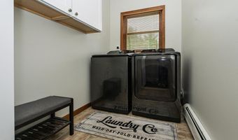 4 Debbie Dr, Altamont, NY 12009