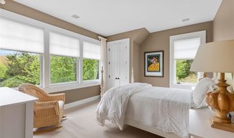 25 Walnut St, Jamestown, RI 02835