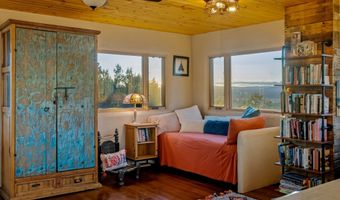 174 Hondo Seco Rd, Arroyo Hondo, NM 87513