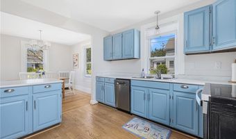10 Eustis Ave, Newport, RI 02840