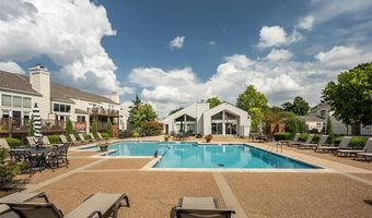 1878 Ridgeview Circle Dr, Ballwin, MO 63021