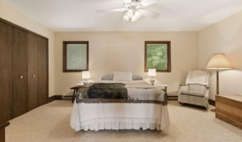 17646 S Ridgewood Dr, Arcadia, MI 49613