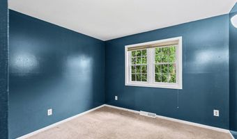 5 Woodside Dr, Albany, NY 12208