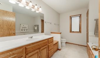 412 E Meadowlark Cir, Brandon, SD 57005