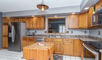 2712 Northridge Cir, Ames, IA 50014