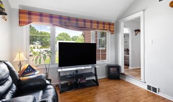 300 W 3RD Ave, Barrington, NJ 08007