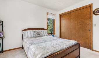 1334 W CLOVERDALE Dr, Appleton, WI 54914