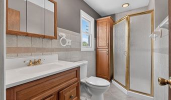 30 W Park Ave, Avenel, NJ 07001