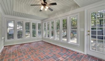 835 Lakeshore Dr NW, Berkeley Lake, GA 30096