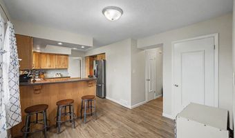 302 Village Cir, Altoona, IA 50009