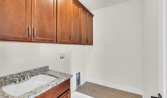 6 Augustus Dr, Middletown, NJ 07748