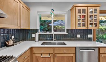 414 Parkside Dr, Ashland, OR 97520