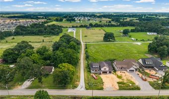 1011 NW Vaughn Rd, Bentonville, AR 72713