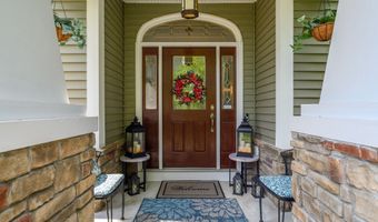 73 Lawrence Ave 73, Danbury, CT 06810