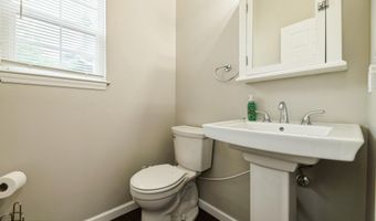 11 Water St, Aberdeen, NJ 07747
