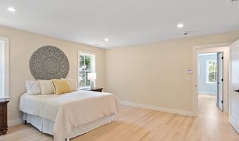42 Hillside Ave, Bedford, MA 01730