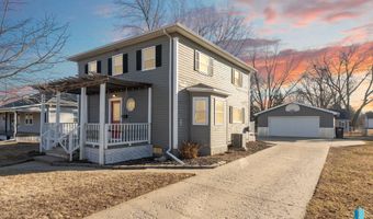 606 N 3rd St, Beresford, SD 57004