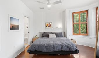210 8TH St SE, Washington, DC 20003