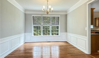 705 Redrift Ct, Alpharetta, GA 30005
