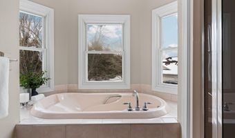 5971 Creekview Ct, Ann Arbor, MI 48108