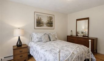 136 Holly Hills Ln, North Kingstown, RI 02874