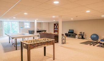 24 Surrey Ln, Falmouth, ME 04105