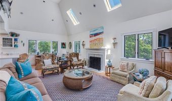 39 Brenton Rd, Newport, RI 02840
