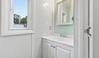 32 Sparrow Dr, Augusta, ME 04330