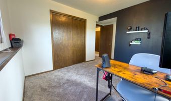 1115 NE 15th Ave, Aberdeen, SD 57401